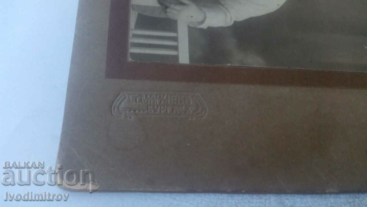 Φωτογραφία Οικογενειακό χαρτόνι με τιμή 7.65 BGN | € 3.91 Φωτογραφία Οικογενειακό χαρτόνι με τιμή 7.65 BGN | € 3.91