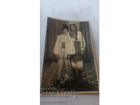 Снимка Момче и момиче в народни носии