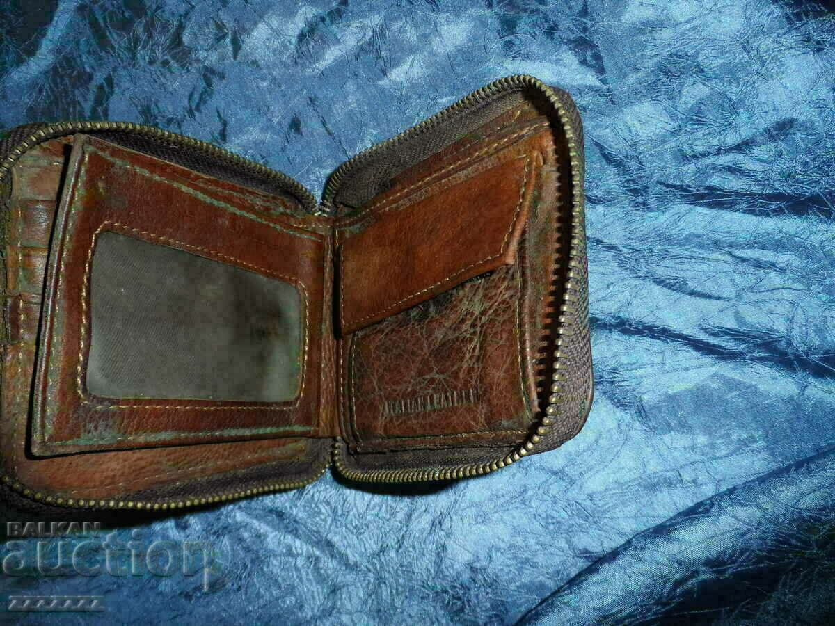 Auction old genuine leather wallet Auction old genuine leather wallet