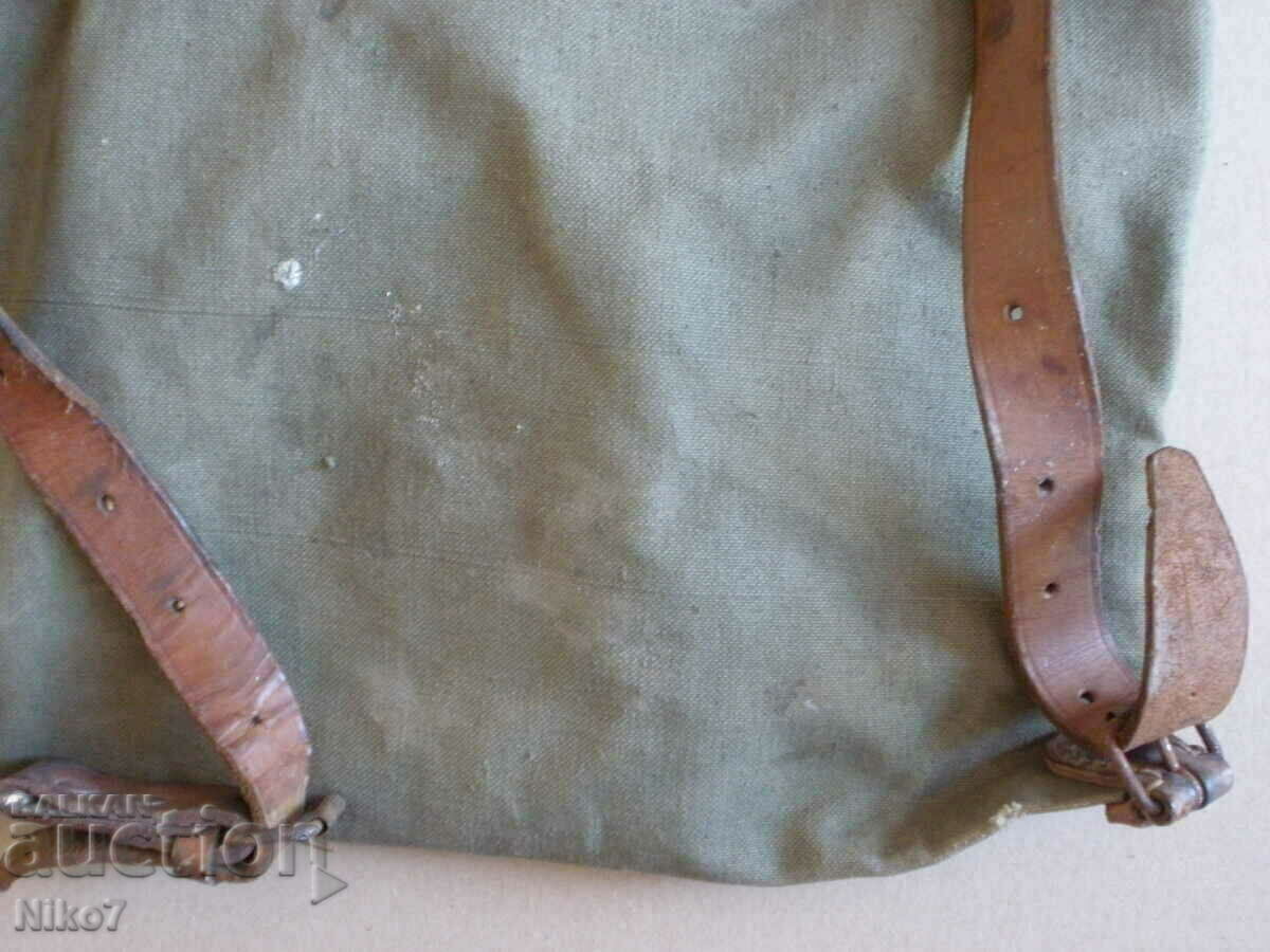 Παράδοση Ένα μικρό σακίδιο από καμβά. Παράδοση Ένα μικρό σακίδιο από καμβά.