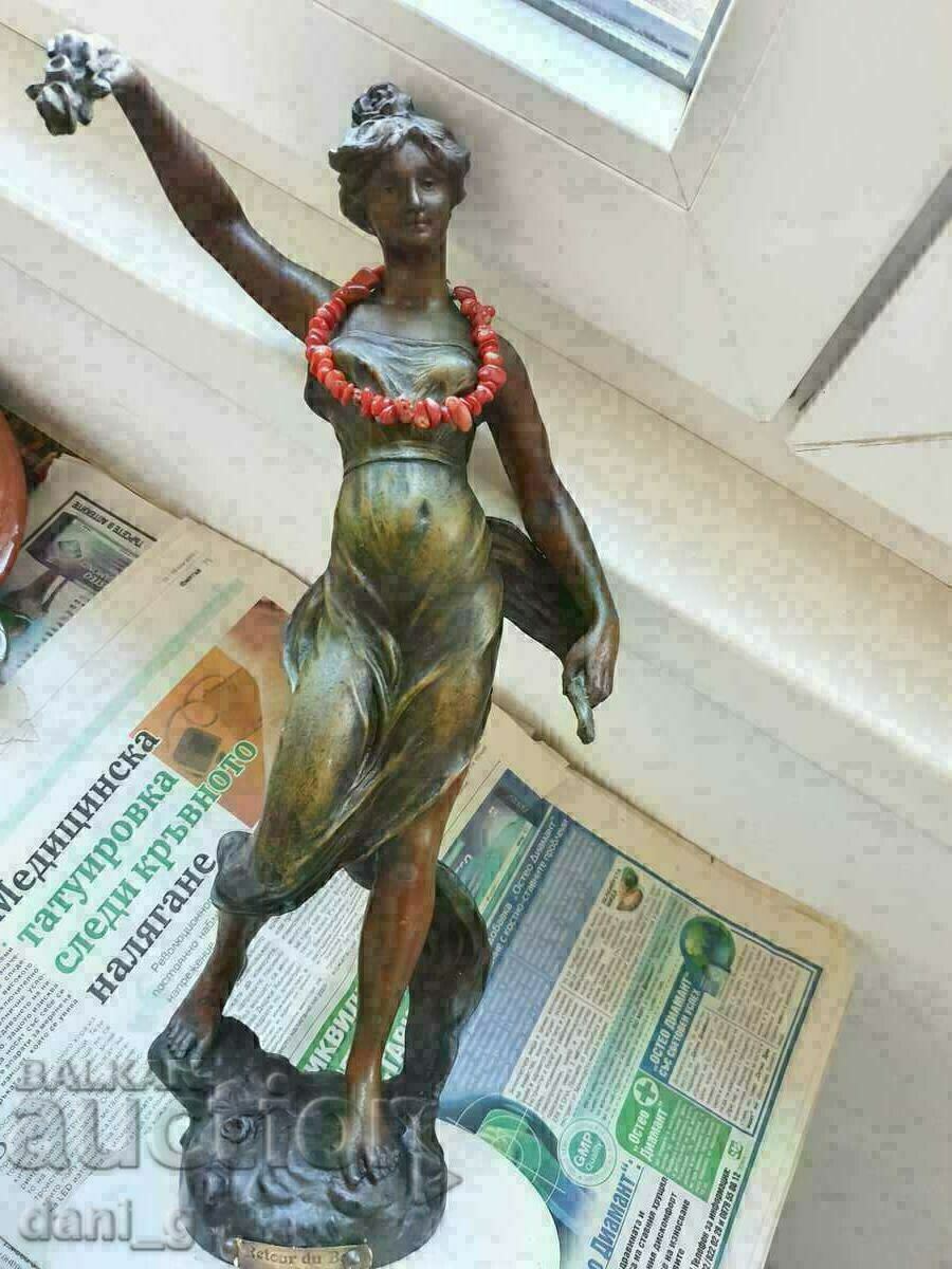 Statuetă Franța cu preț 340.00 BGN | € 173.84 Statuetă Franța cu preț 340.00 BGN | € 173.84