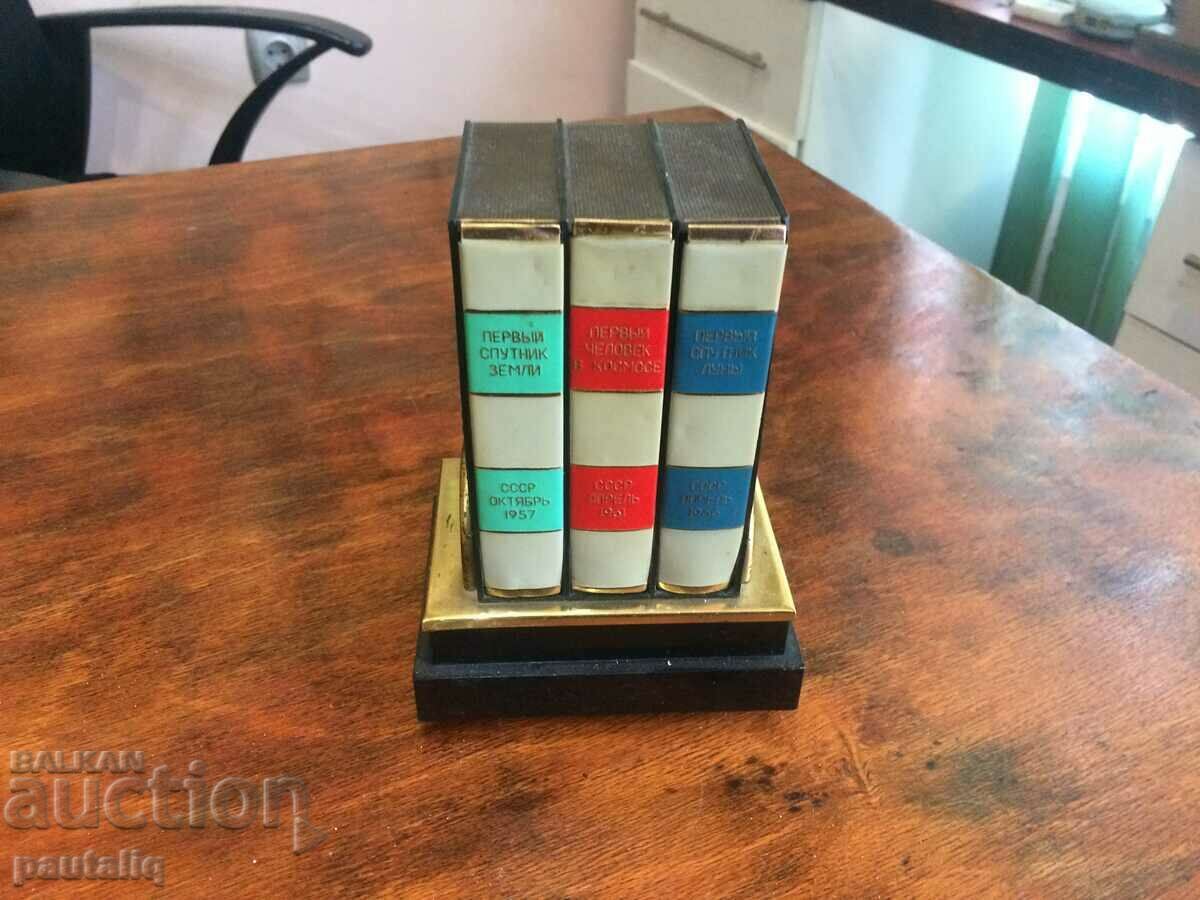 TABAKERA KOSMOS SPUTNIK USSR - MUSICAL with price 80.00 BGN | € 40.90 TABAKERA KOSMOS SPUTNIK USSR - MUSICAL with price 80.00 BGN | € 40.90