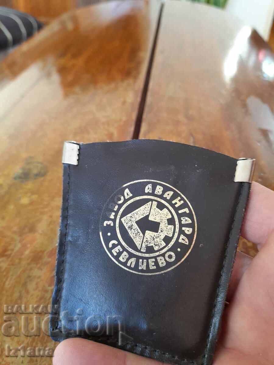 Old key holder Avangard Sevlievo with price 10.00 BGN | € 5.11 Old key holder Avangard Sevlievo with price 10.00 BGN | € 5.11