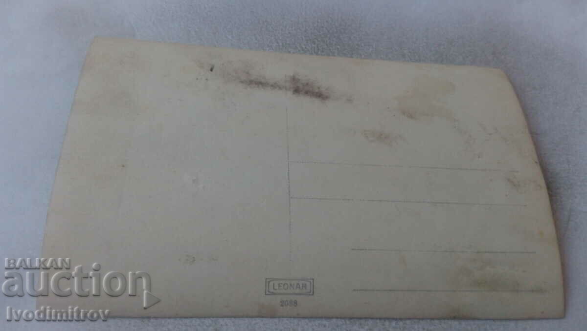 Φωτογραφία Νεαροί άνδρες που πίνουν τσάι με τιμή 1.45 BGN | € 0.74 Φωτογραφία Νεαροί άνδρες που πίνουν τσάι με τιμή 1.45 BGN | € 0.74