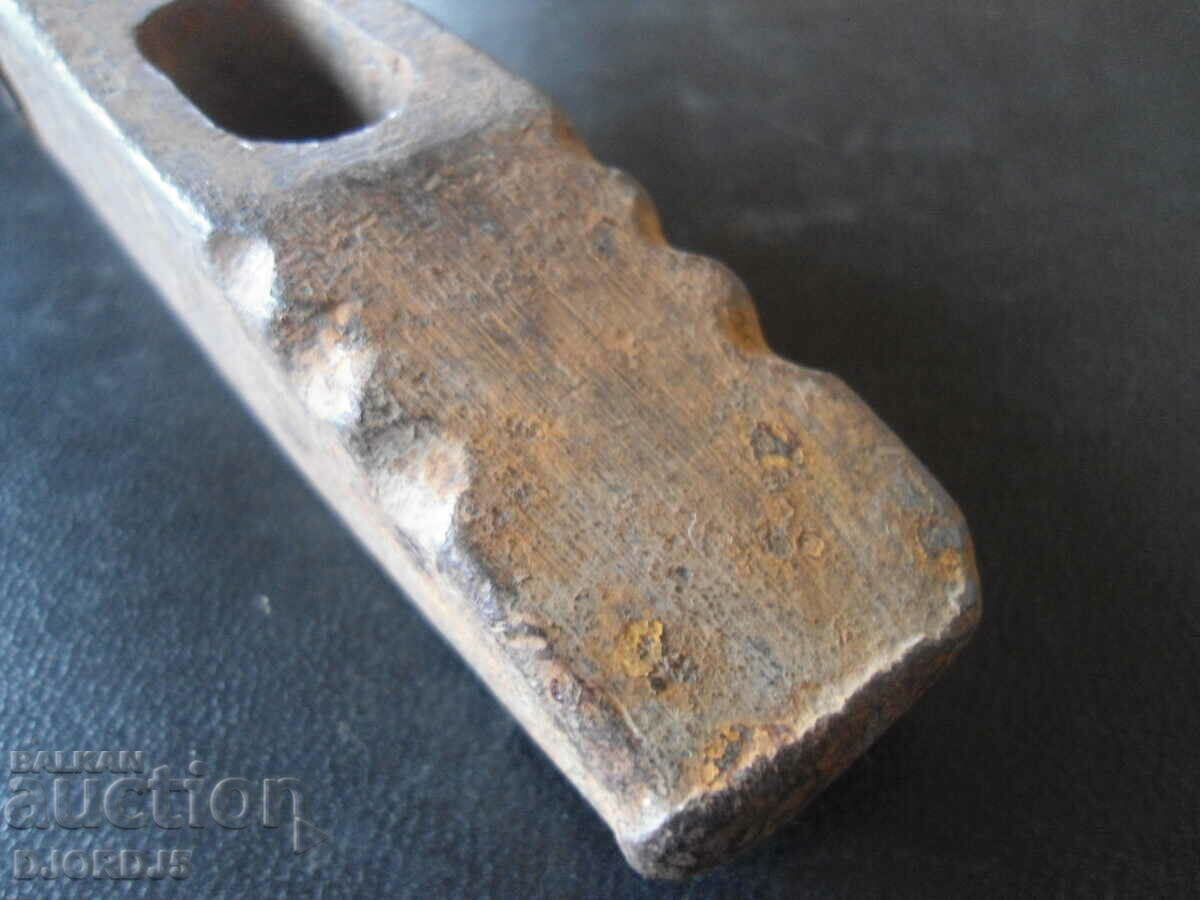 Auction An old hammer Auction An old hammer
