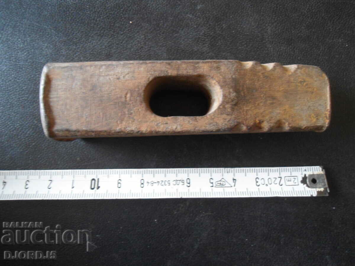 Delivery of An old hammer Delivery of An old hammer