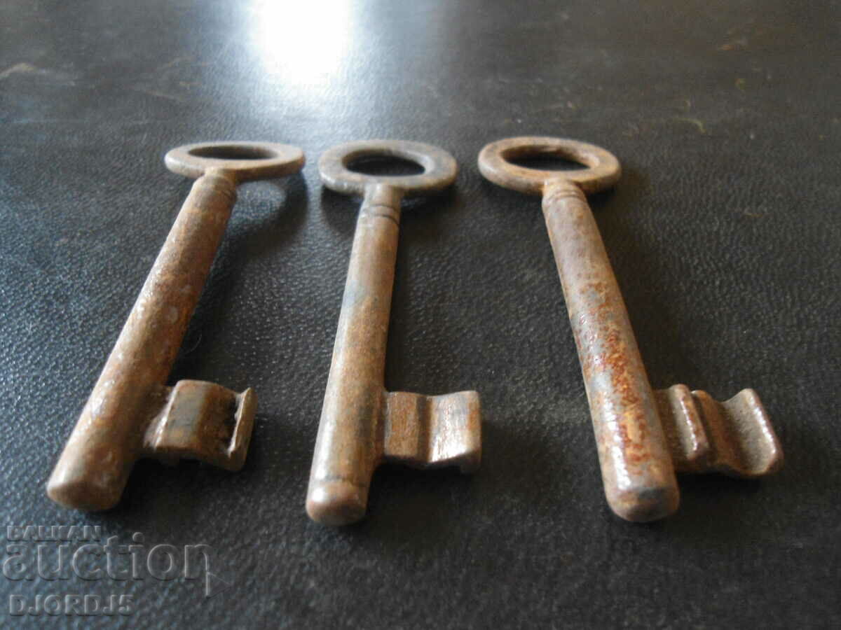 Παλιά κλειδιά, 3 τεμάχια με τιμή 2.00 BGN | € 1.02 Παλιά κλειδιά, 3 τεμάχια με τιμή 2.00 BGN | € 1.02