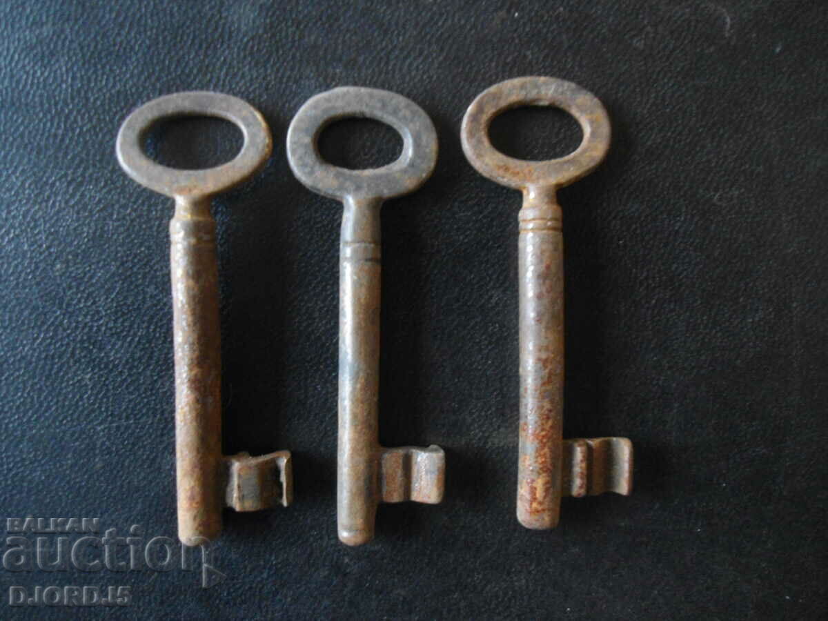 Old keys, 3 pieces