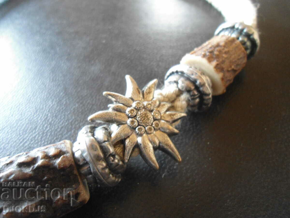 Delivery of Old necklace Delivery of Old necklace