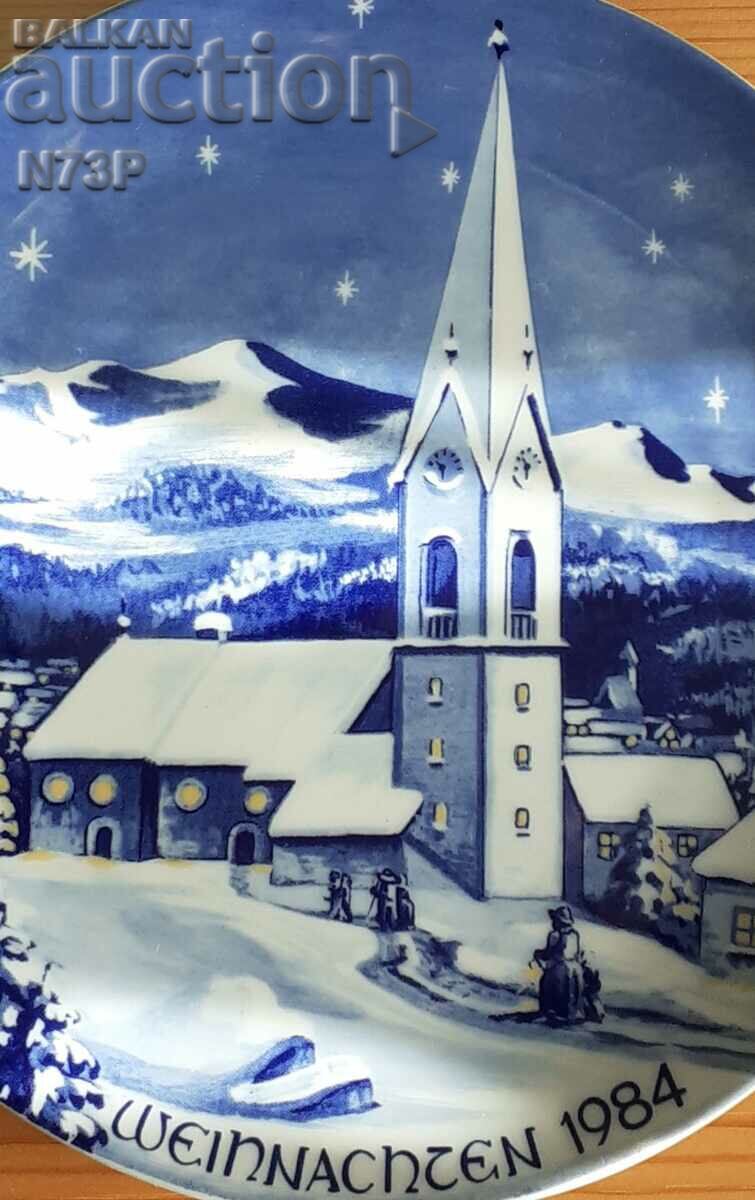 Delivery of NICE PORCELAIN PLATE. COLLECTION. MADE IN GERMANY. Delivery of NICE PORCELAIN PLATE. COLLECTION. MADE IN GERMANY.