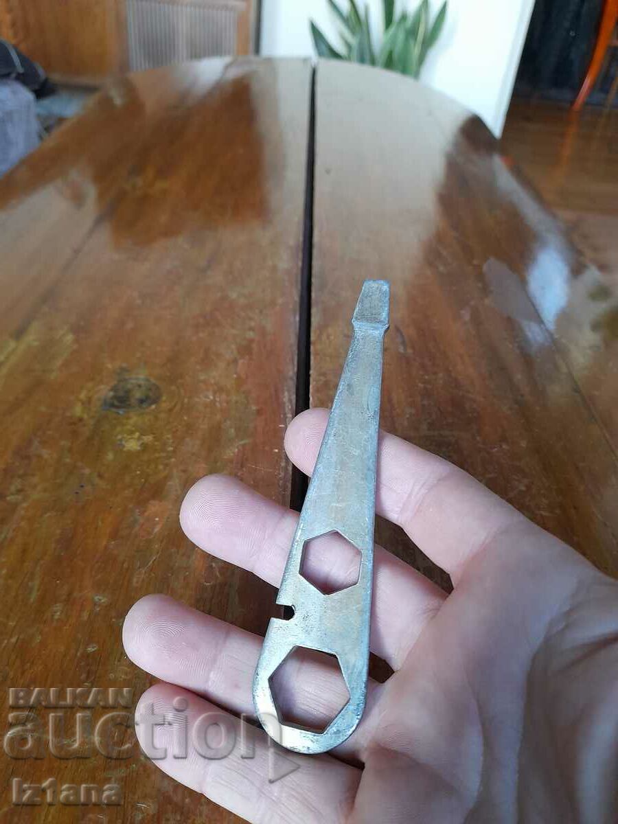 Licitație Cheie veche de bicicletă Licitație Cheie veche de bicicletă