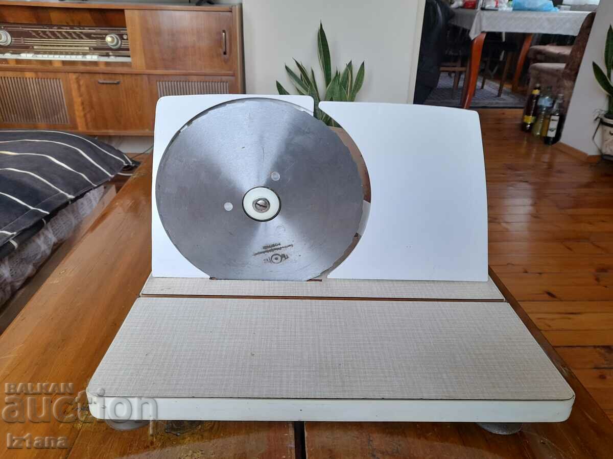 Old bread slicer, sausage, cutter with price 50.00 BGN | € 25.56