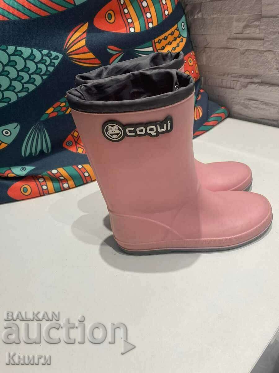 Livrarea Cizme pentru copii - numărul 34 Livrarea Cizme pentru copii - numărul 34