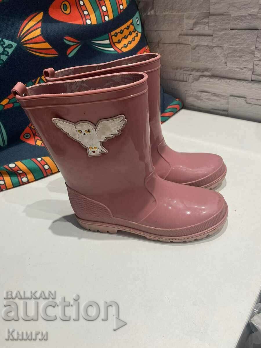 Cizme pentru copii - numărul 34 cu preț 20.00 BGN | € 10.23 Cizme pentru copii - numărul 34 cu preț 20.00 BGN | € 10.23