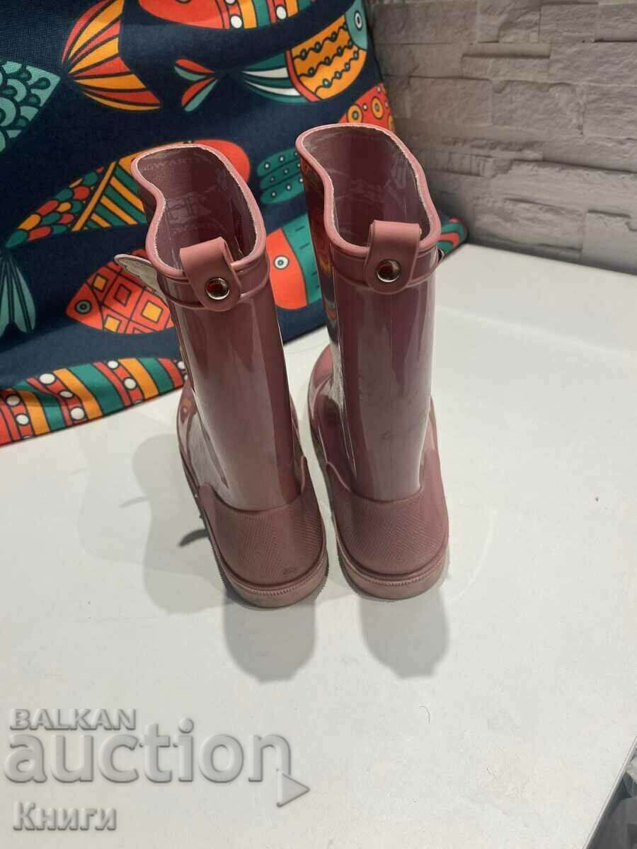 Licitație Cizme pentru copii - numărul 34 Licitație Cizme pentru copii - numărul 34