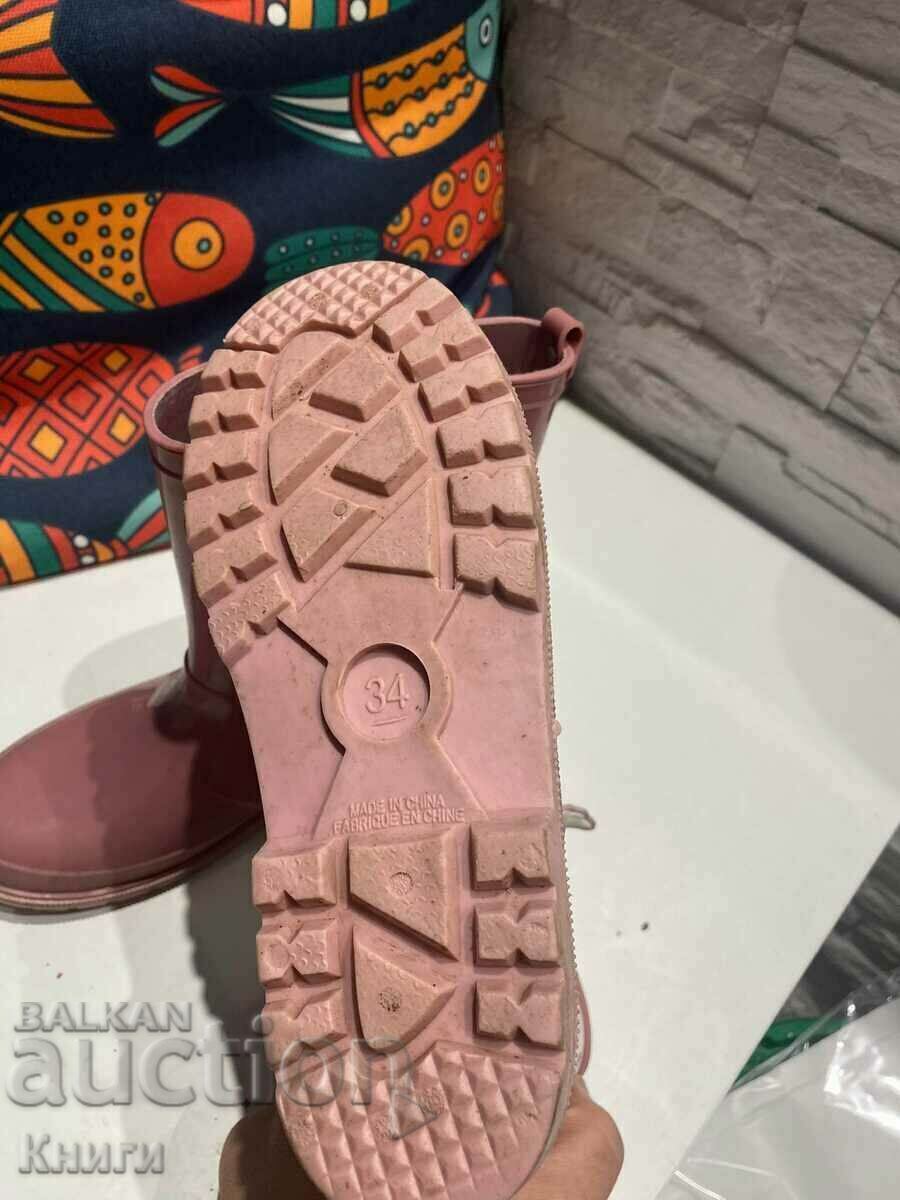 Livrarea Cizme pentru copii - numărul 34 Livrarea Cizme pentru copii - numărul 34