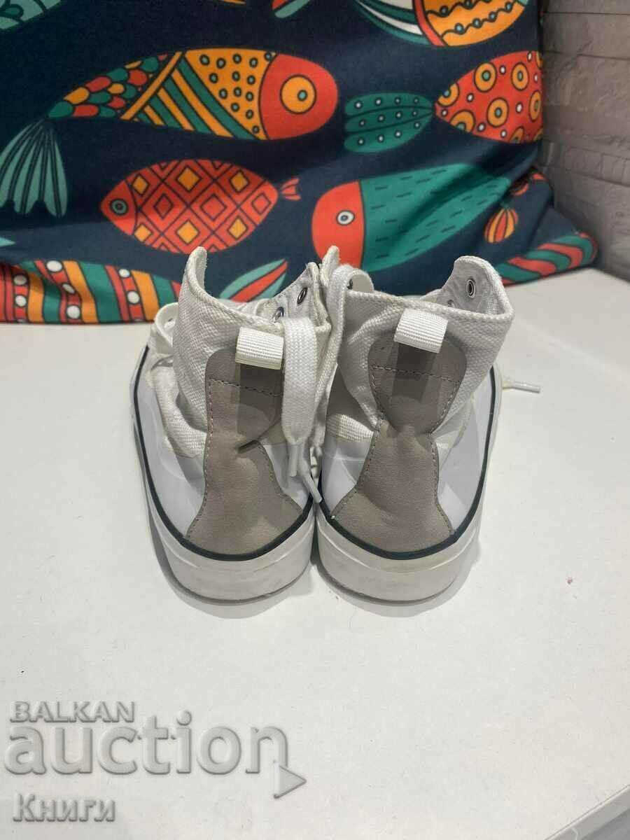 Livrarea Adidași pentru copii - numărul 35