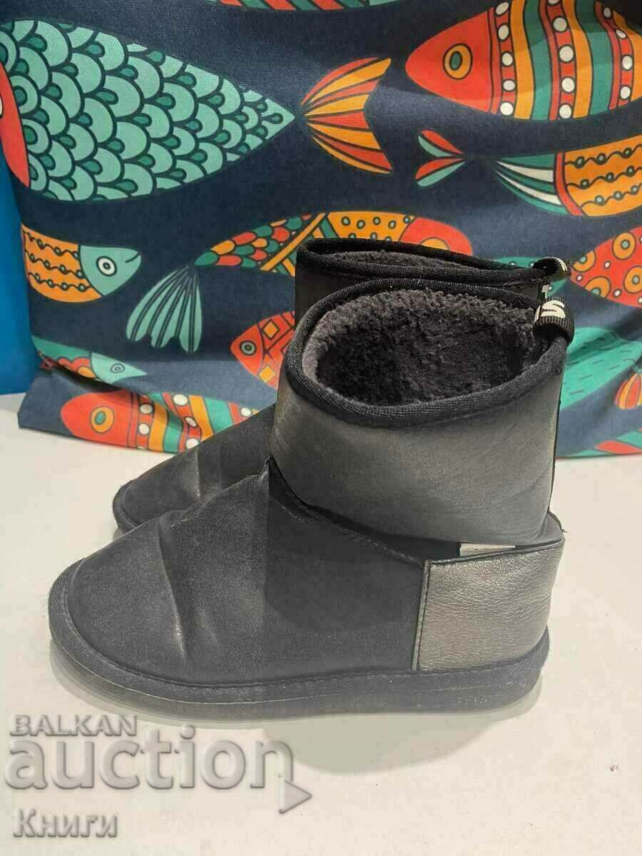 Cizme copii Pepe Jeans - numărul 34 cu preț 20.00 BGN | € 10.23 Cizme copii Pepe Jeans - numărul 34 cu preț 20.00 BGN | € 10.23