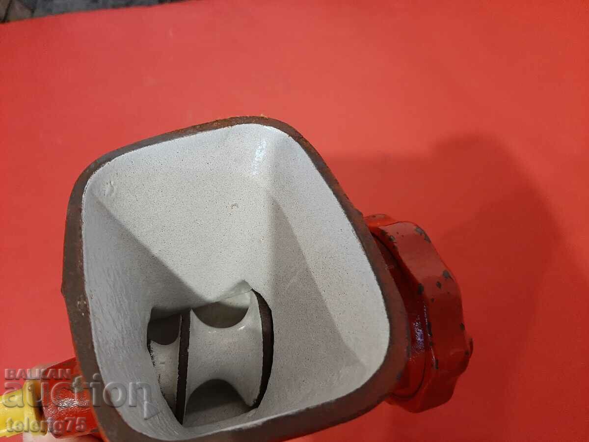 Auction Romanian Enameled Meat Grinder Tomatoes No.10 Auction Romanian Enameled Meat Grinder Tomatoes No.10