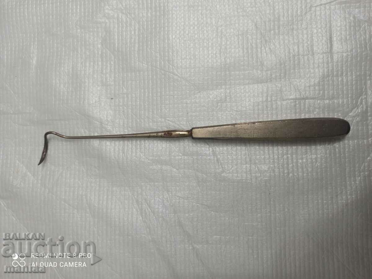 Old surgical instrument with price 9.99 BGN | € 5.11 Old surgical instrument with price 9.99 BGN | € 5.11