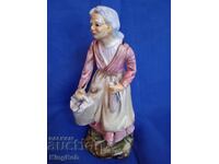 FINE PORCELAIN FIGURE "THE LADY FROM THE FISH MARKET"
