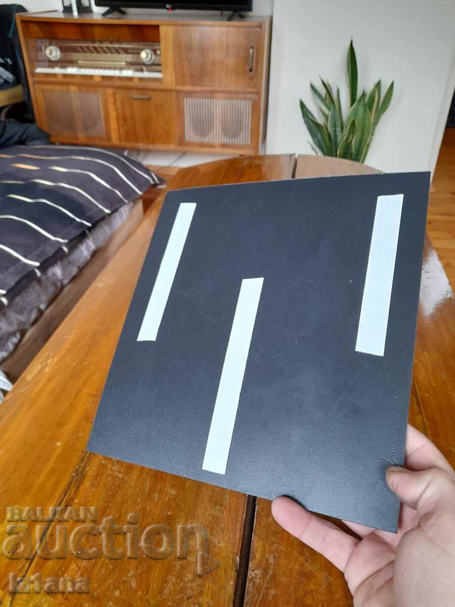 Delivery of No Dogs sign Delivery of No Dogs sign