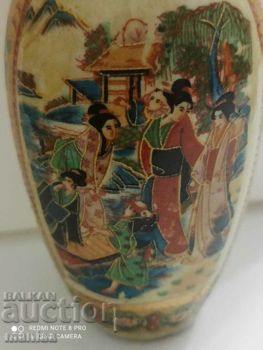 Porcelain Chinese vase with price 35.00 BGN | € 17.90
