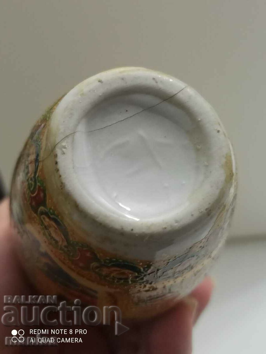 Delivery of Porcelain Chinese vase