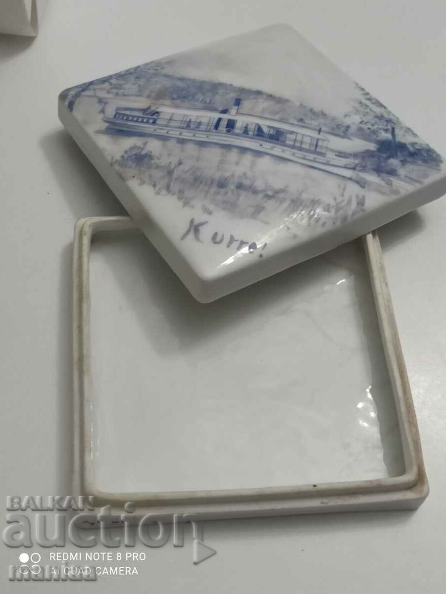 Δημοπρασία Κουτί από πορσελάνη Δημοπρασία Κουτί από πορσελάνη