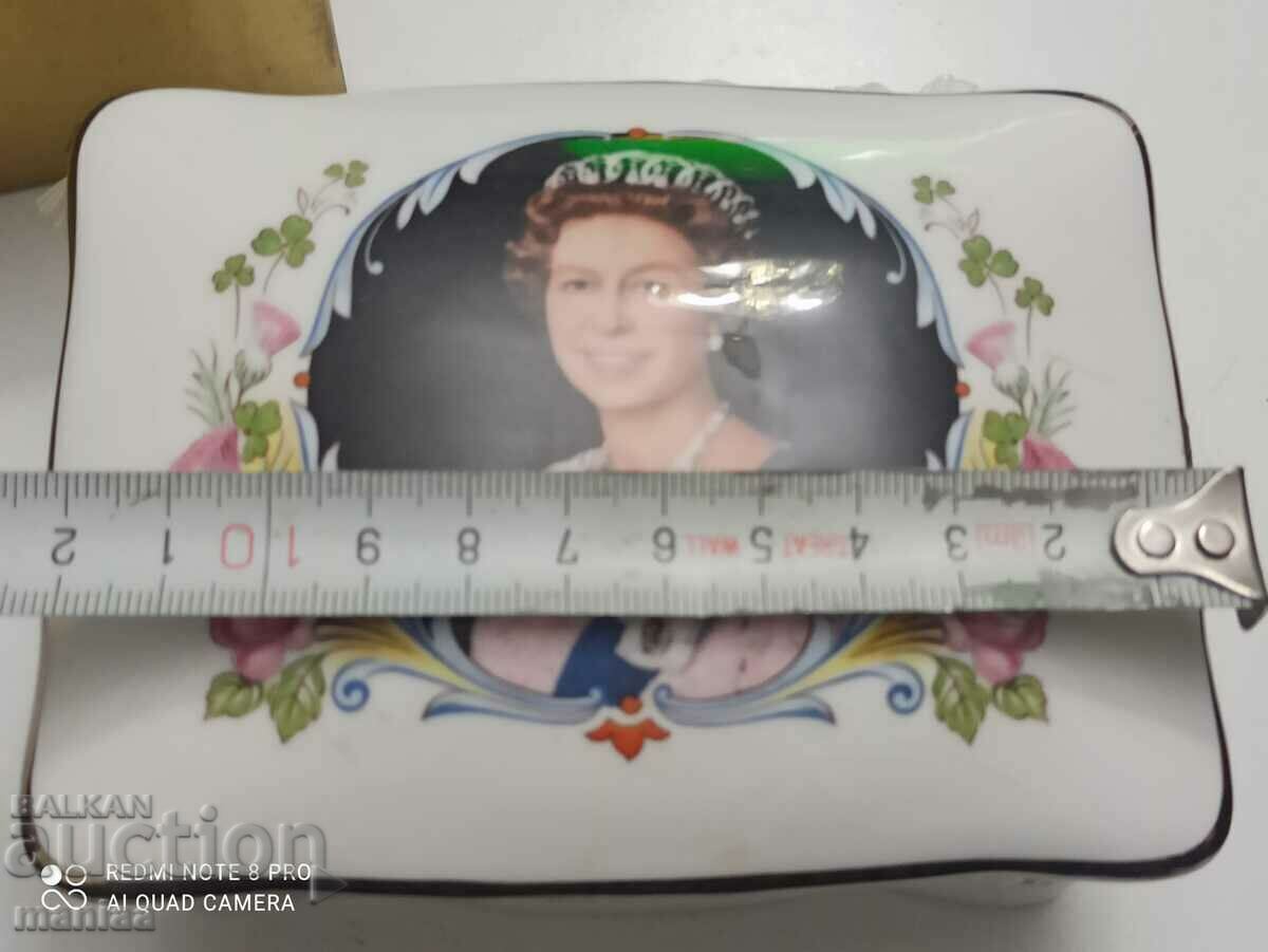 Αναμνηστικό πορσελάνινο κουτί Elizabeth || 1977 - 6 Αναμνηστικό πορσελάνινο κουτί Elizabeth || 1977 - 6