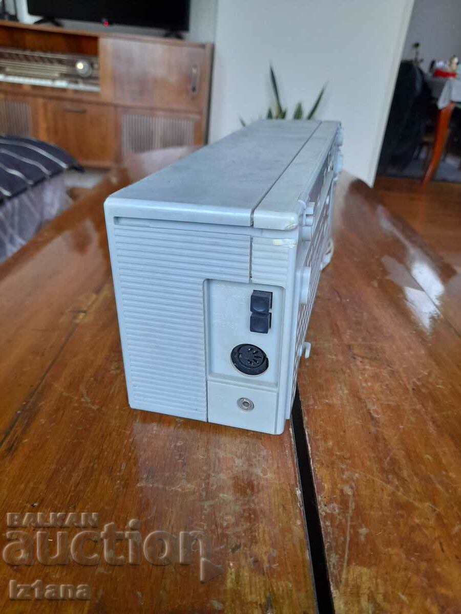 Аукцион Старо радио,радиоприемник,радиоточка Невотон Аукцион Старо радио,радиоприемник,радиоточка Невотон