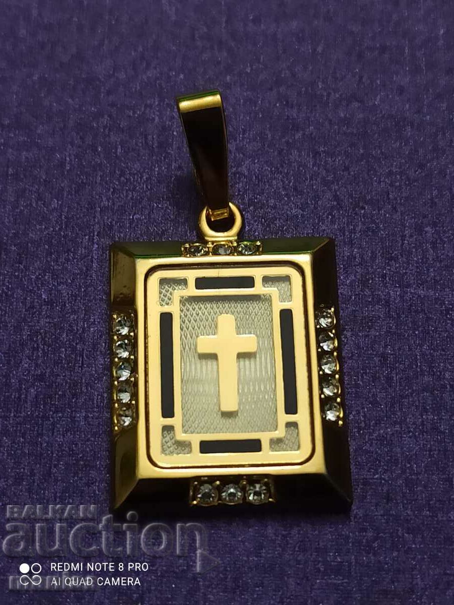 Beautiful pendant with gold plating