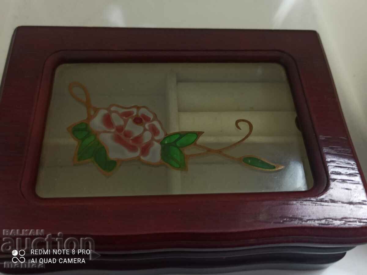 English wooden jewelry box with price 59.00 BGN | € 30.17 English wooden jewelry box with price 59.00 BGN | € 30.17