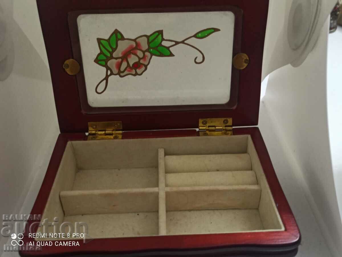 Auction English wooden jewelry box Auction English wooden jewelry box