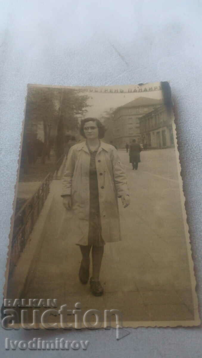 Φωτογραφία Plovdiv Γυναίκα σε έναν περίπατο