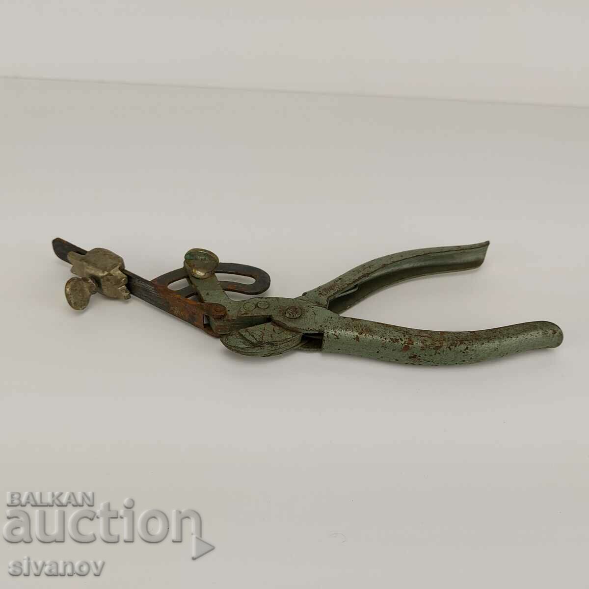 Ενδιαφέρουσες παλιές πένσες εργαλείων #4731 με τιμή 9.00 BGN | € 4.60