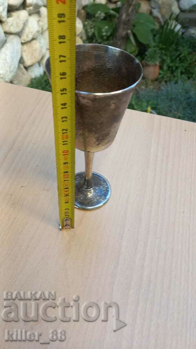 Метална чаша с гравюри