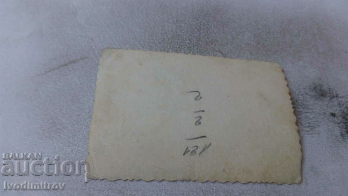 Φωτογραφία Άνδρας και νεαρή γυναίκα στην παραλία με τιμή 1.65 BGN | € 0.84