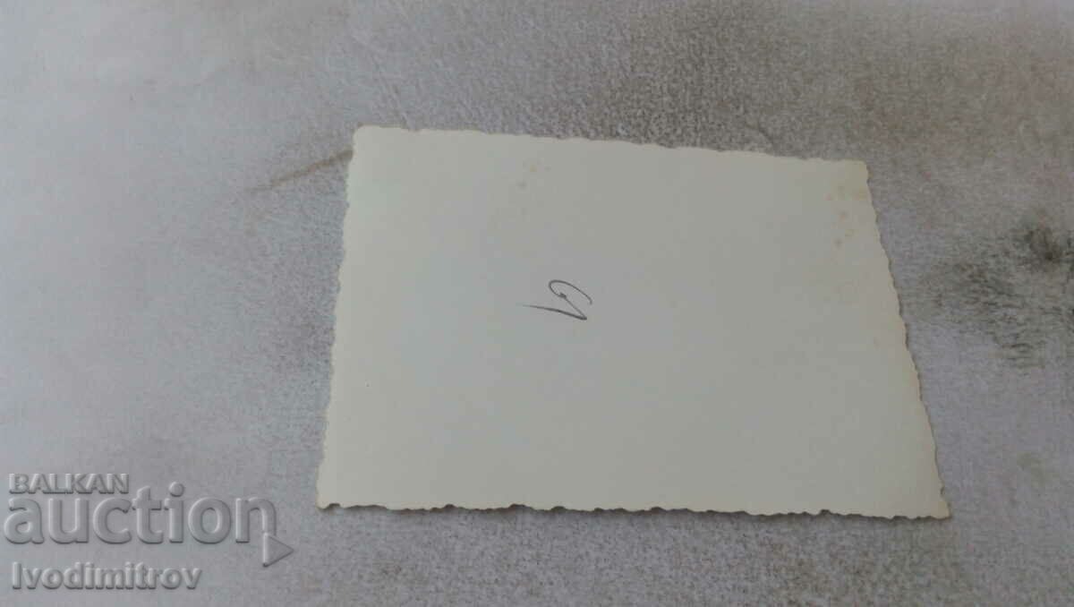 Снимка Малко момиченце в морето с цена 0.75 лв. | € 0.38 Снимка Малко момиченце в морето с цена 0.75 лв. | € 0.38