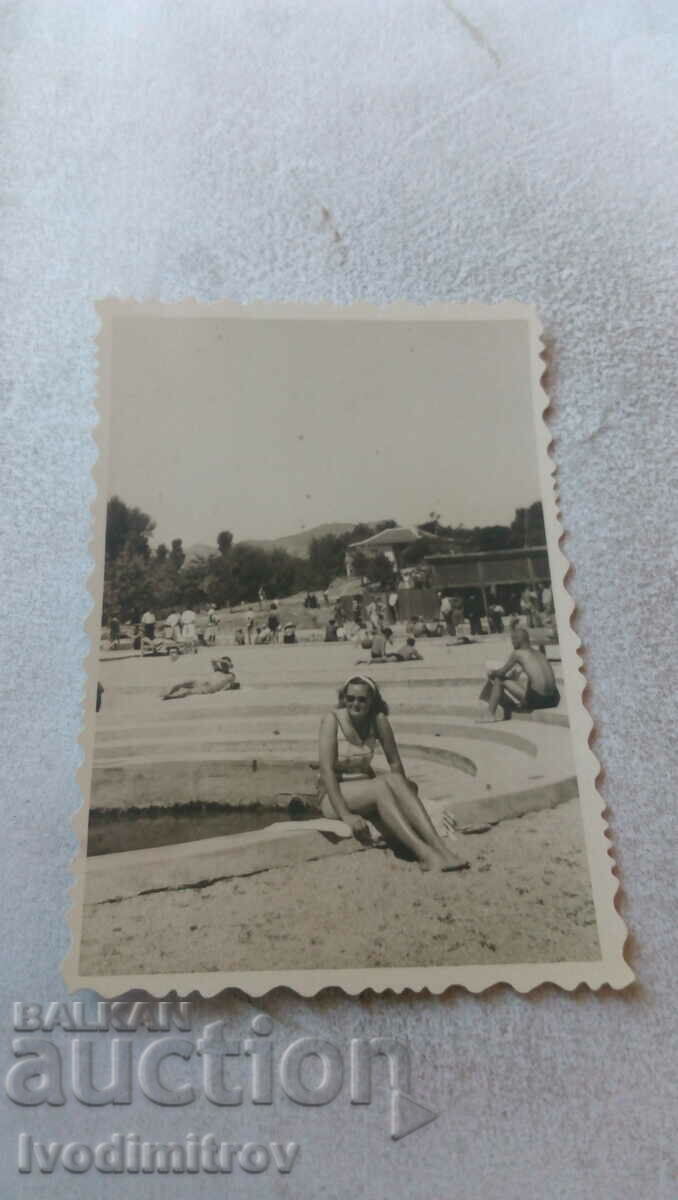 Foto Fată tânără pe plajă