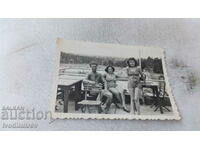 Photo Sofia A man and two women on Maria Luisa beach 1943