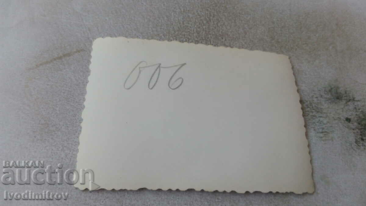 Φωτογραφία Σοφία Άνδρας στο πεζοδρόμιο με τιμή 2.65 BGN | € 1.35 Φωτογραφία Σοφία Άνδρας στο πεζοδρόμιο με τιμή 2.65 BGN | € 1.35