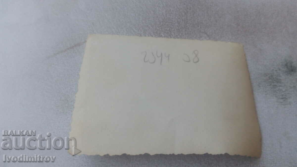 Φωτογραφία Τρεις γυναίκες και ένα αγόρι στην παραλία με τιμή 1.45 BGN | € 0.74