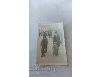 Снимка София Жена и две момчета на разходка 1938