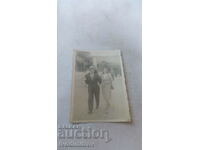 Снимка София Мъж и жена на разходка 1941