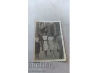 Φωτογραφία Σοφία Τρεις νεαρές γυναίκες σε έναν περίπατο