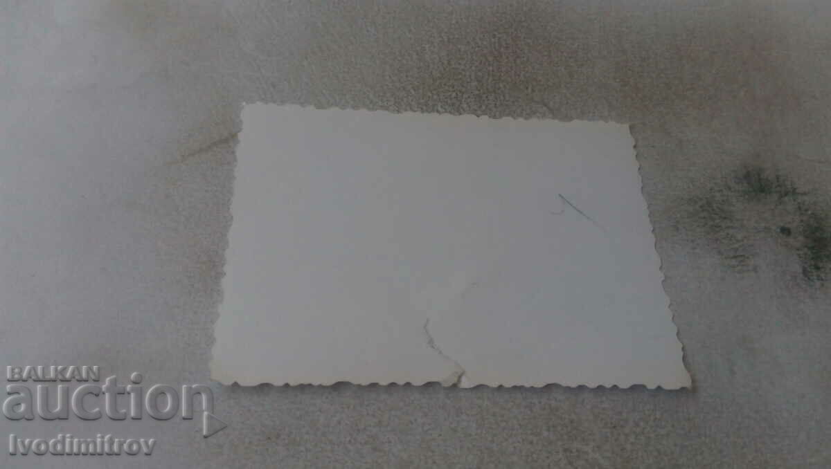 Φωτογραφία Άνθρωπος σε βράχο δίπλα στη θάλασσα με τιμή 2.35 BGN | € 1.20