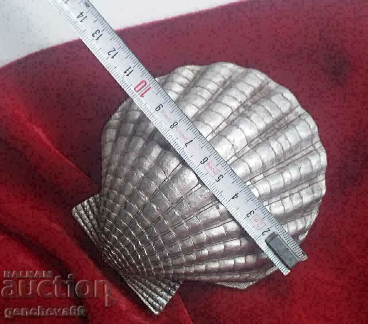 Recipient rar metalic, cochilie cu preț € 15.00 | 29.34 BGN Recipient rar metalic, cochilie cu preț € 15.00 | 29.34 BGN