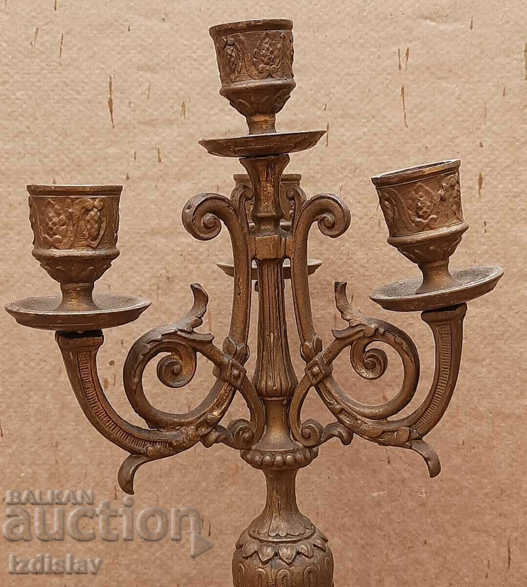 Licitație Suport de lumanare din bronz antic si alabastru. Licitație Suport de lumanare din bronz antic si alabastru.