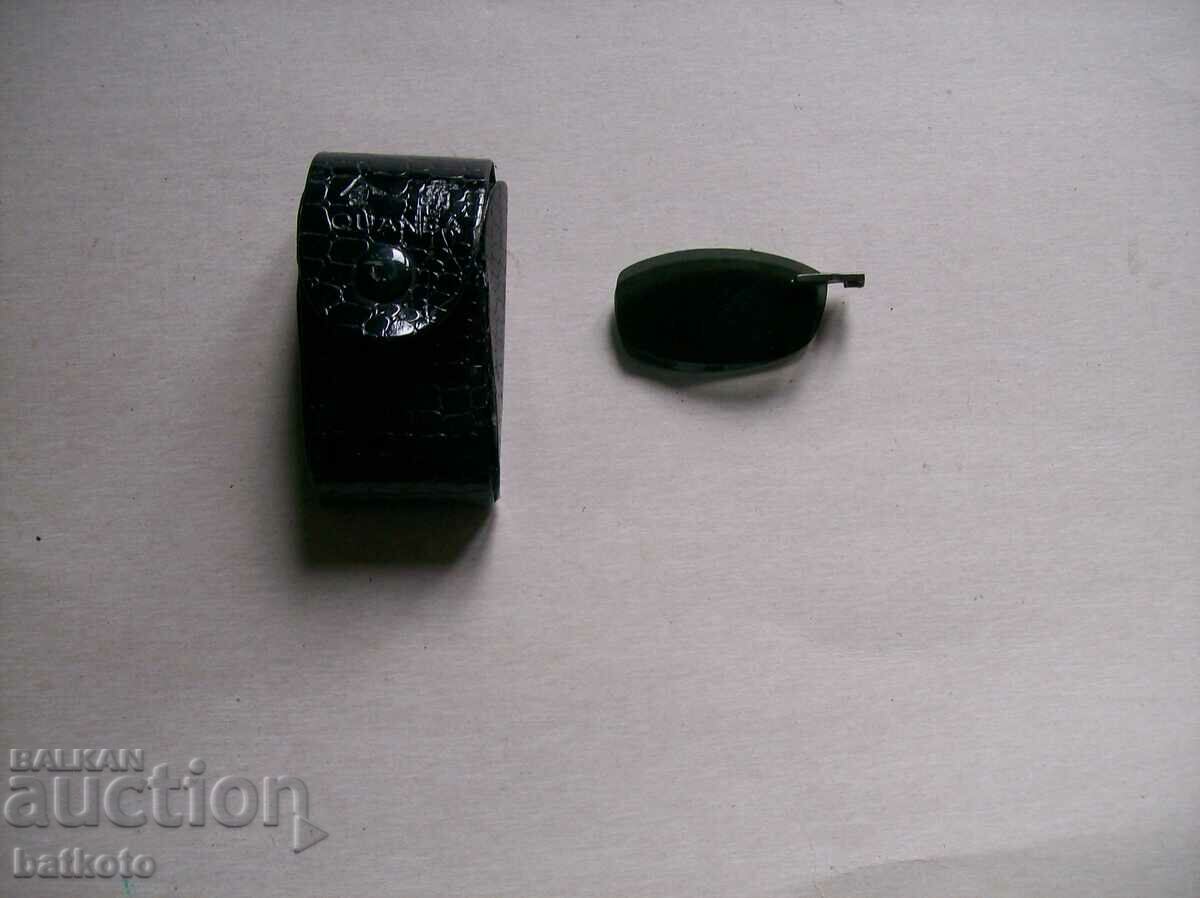 Auction Old sunglasses case Auction Old sunglasses case